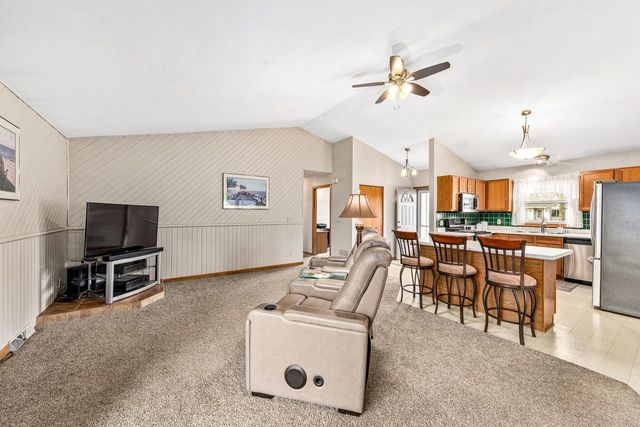 10500 S Jessica DRIVE, Oak Creek, WI 53154