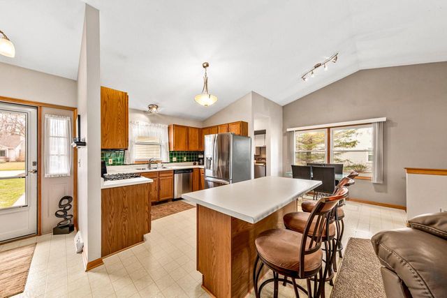 10500 S Jessica DRIVE, Oak Creek, WI 53154