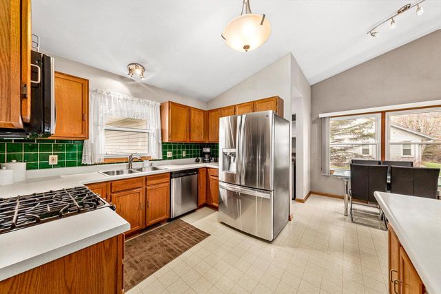 10500 S Jessica DRIVE, Oak Creek, WI 53154
