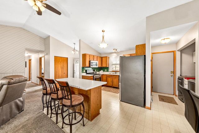 10500 S Jessica DRIVE, Oak Creek, WI 53154