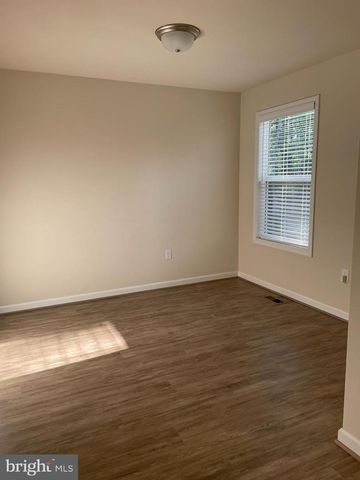 395 SHOREWOOD DR, Colonial Beach, VA 22443