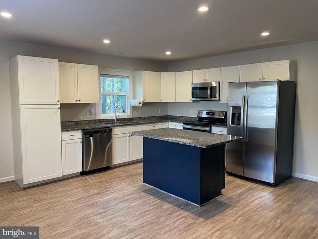 395 SHOREWOOD DR, Colonial Beach, VA 22443