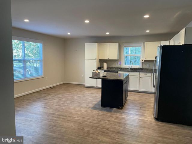 395 SHOREWOOD DR, Colonial Beach, VA 22443
