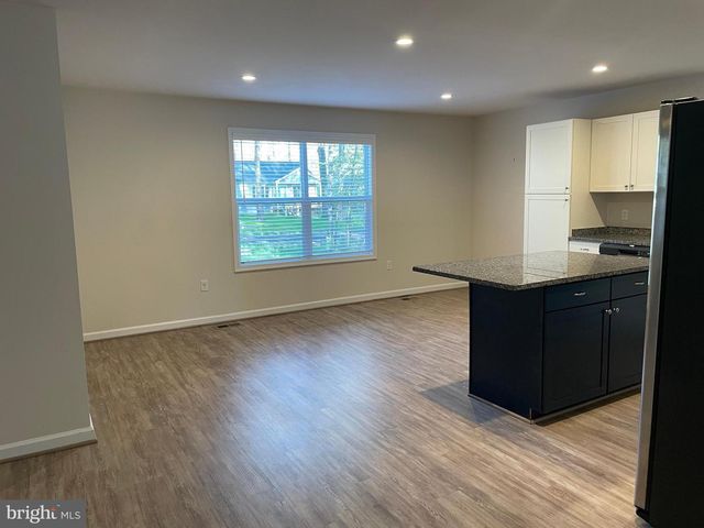 395 SHOREWOOD DR, Colonial Beach, VA 22443