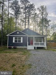 395 SHOREWOOD DR, Colonial Beach, VA 22443