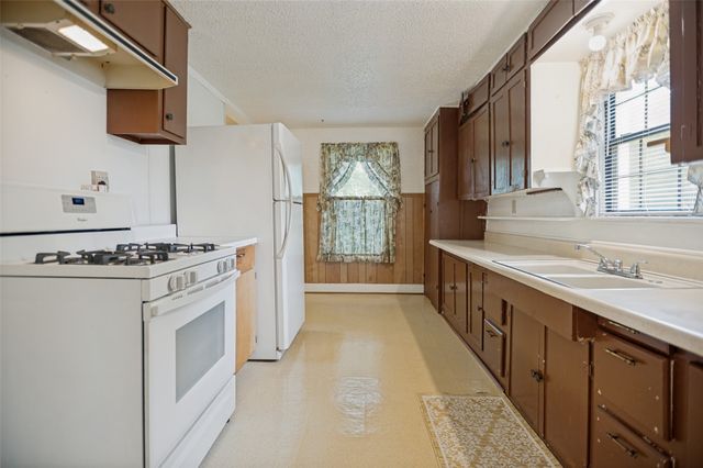 707 Cannon Drive, Euless, TX 76040