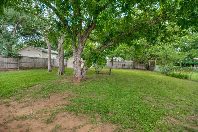 707 Cannon Drive, Euless, TX 76040
