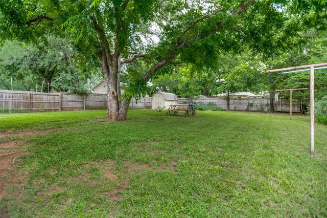 707 Cannon Drive, Euless, TX 76040