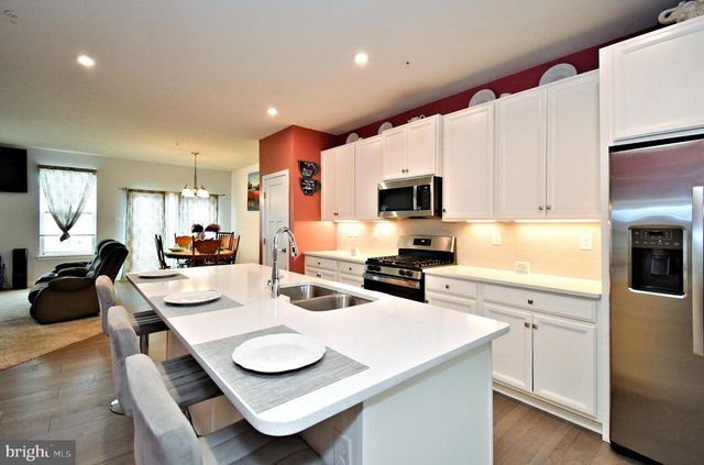 8043 MILLTOWN CIR, Cheltenham, PA 19012