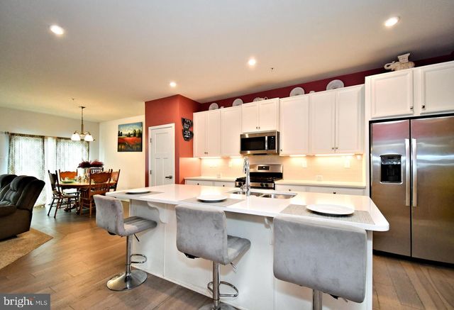 8043 MILLTOWN CIR, Cheltenham, PA 19012