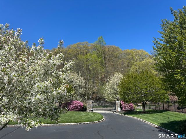 22 Nature Lane, Shelton, CT 06484