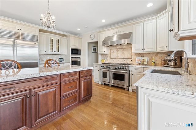 22 Nature Lane, Shelton, CT 06484