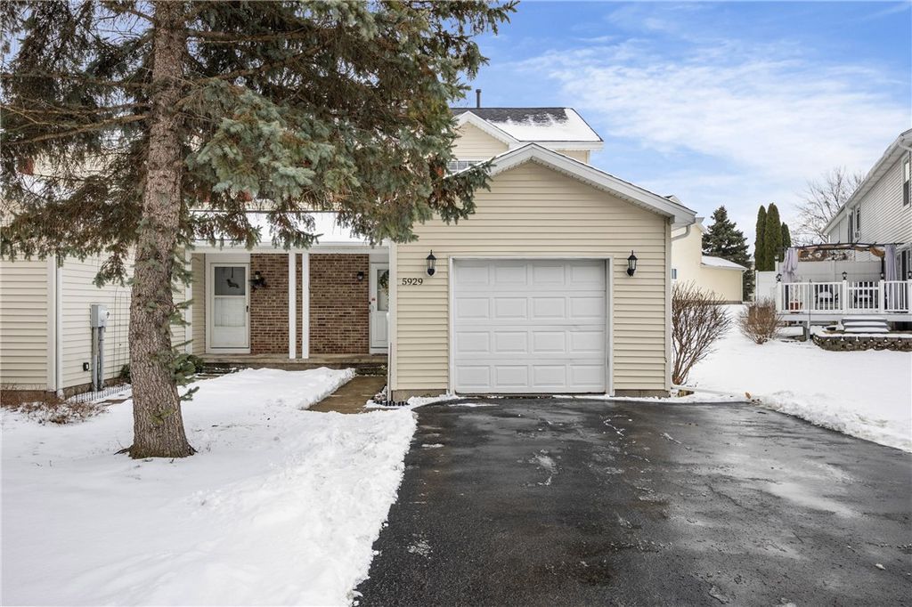 5929 Calm Lake Drive Drive, Farmington, NY 14425