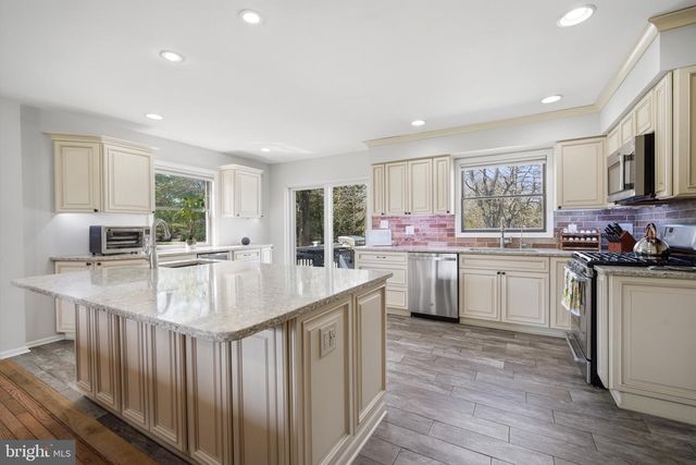 331 S VIENNA AVE, Egg Harbor City, NJ 08215