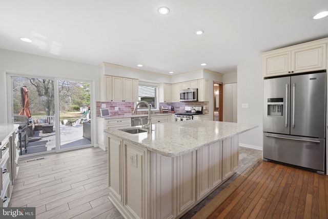 331 S VIENNA AVE, Egg Harbor City, NJ 08215