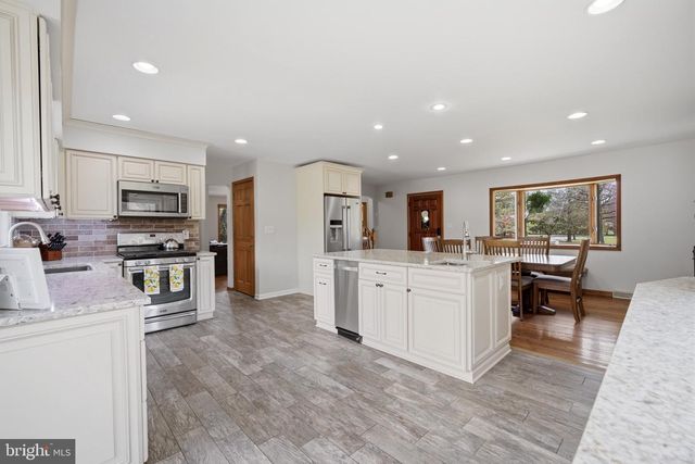 331 S VIENNA AVE, Egg Harbor City, NJ 08215