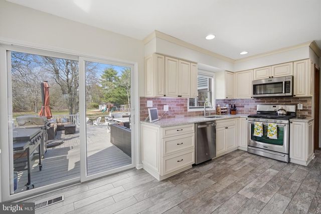 331 S VIENNA AVE, Egg Harbor City, NJ 08215