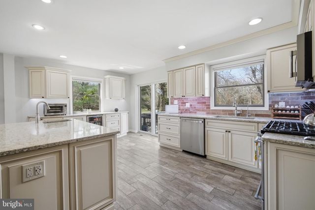 331 S VIENNA AVE, Egg Harbor City, NJ 08215