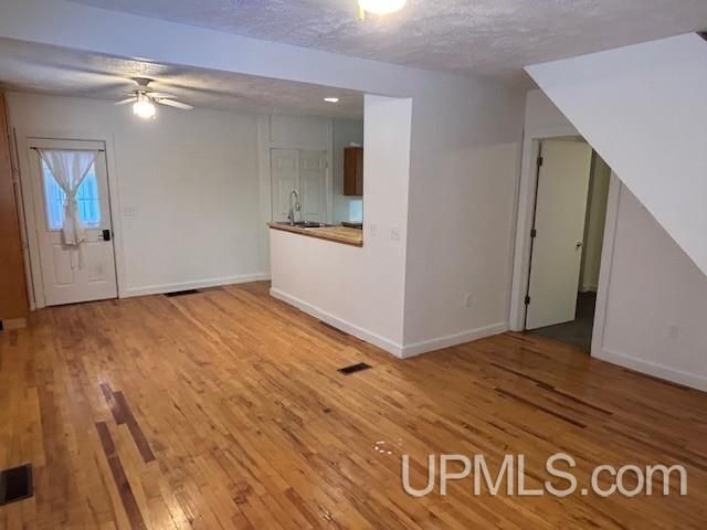 607 W Edwards Avenue, Houghton, MI 49931