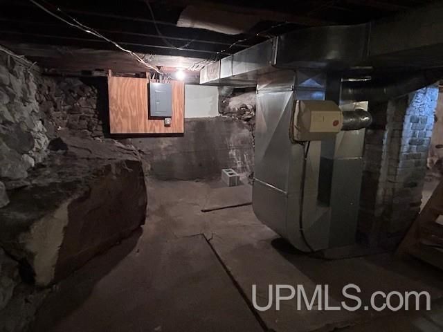 607 W Edwards Avenue, Houghton, MI 49931