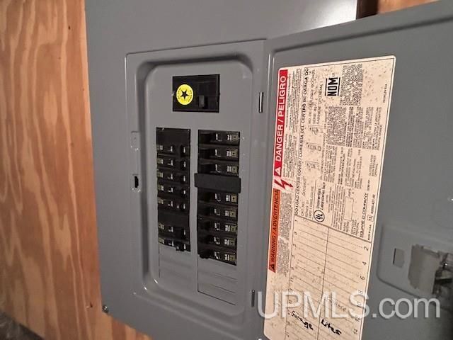 607 W Edwards Avenue, Houghton, MI 49931