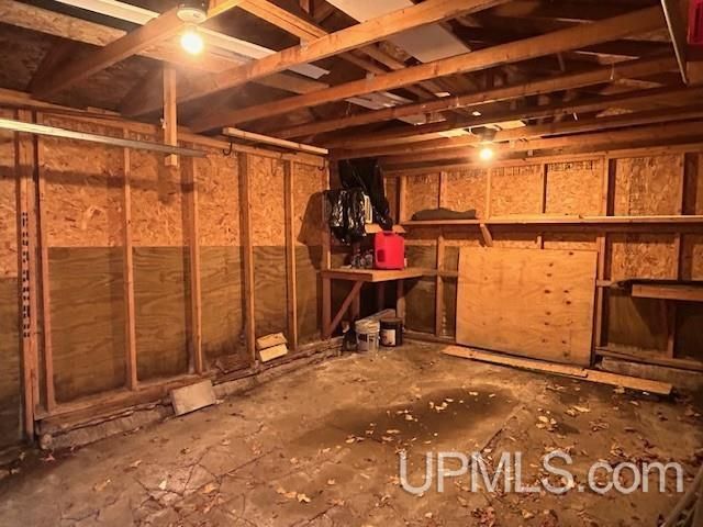 607 W Edwards Avenue, Houghton, MI 49931