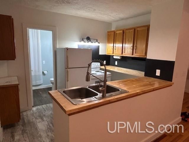 607 W Edwards Avenue, Houghton, MI 49931