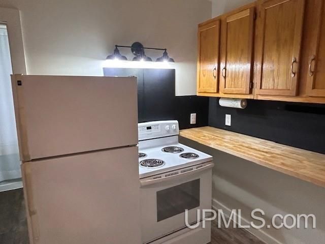 607 W Edwards Avenue, Houghton, MI 49931