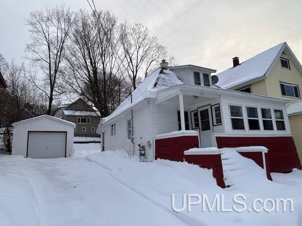 607 W Edwards Avenue, Houghton, MI 49931