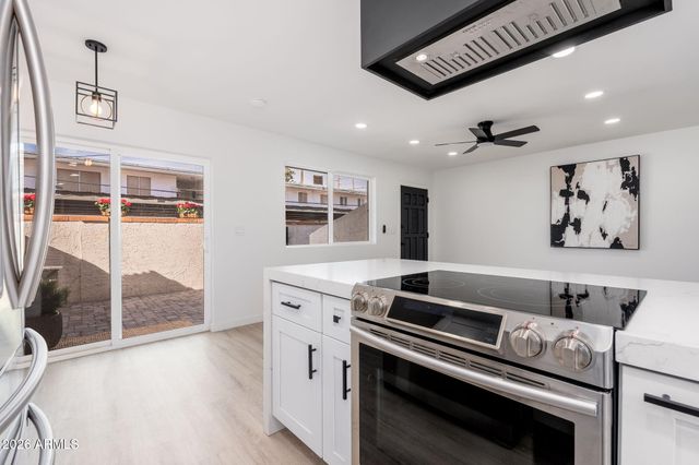 1940 E ORANGE Drive, Phoenix, AZ 85016