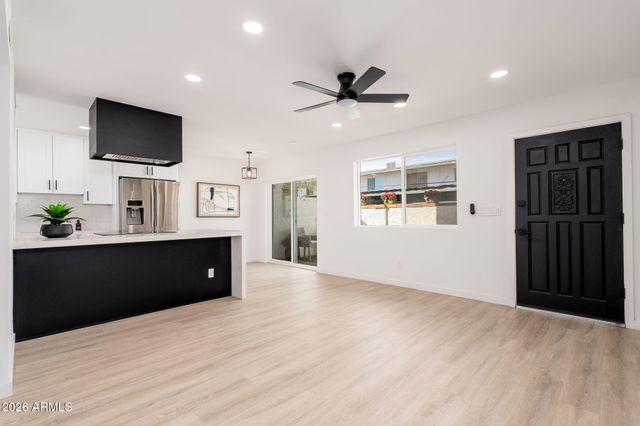 1940 E ORANGE Drive, Phoenix, AZ 85016