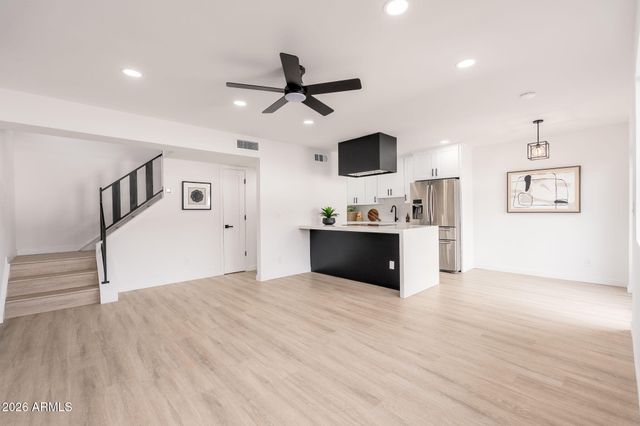 1940 E ORANGE Drive, Phoenix, AZ 85016