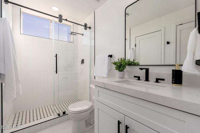 1940 E ORANGE Drive, Phoenix, AZ 85016