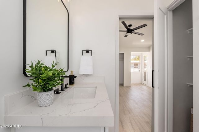 1940 E ORANGE Drive, Phoenix, AZ 85016