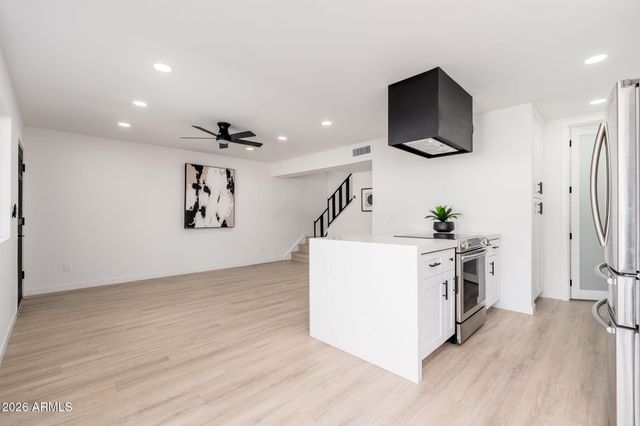 1940 E ORANGE Drive, Phoenix, AZ 85016