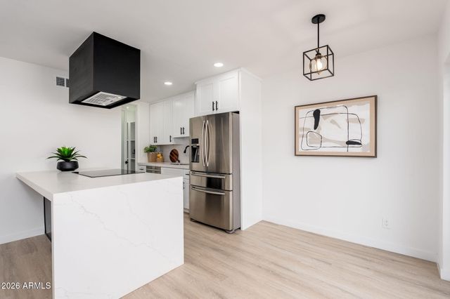 1940 E ORANGE Drive, Phoenix, AZ 85016