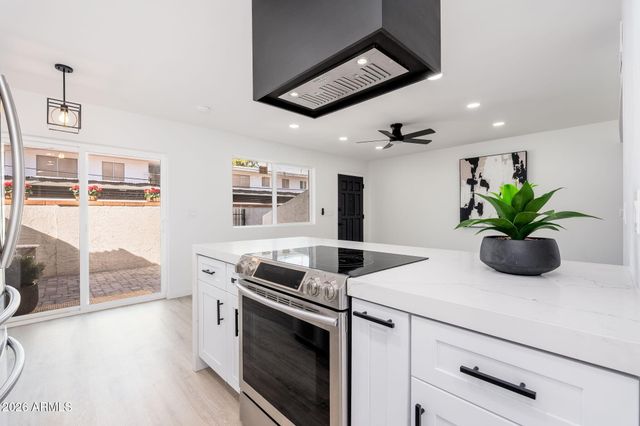 1940 E ORANGE Drive, Phoenix, AZ 85016