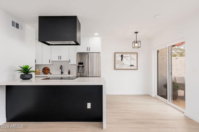 1940 E ORANGE Drive, Phoenix, AZ 85016