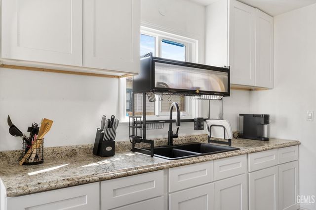 920 Knotts Street, Bakersfield, CA 93305