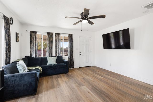 920 Knotts Street, Bakersfield, CA 93305