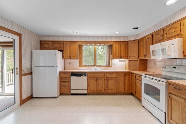 414 Grove St, Reading, MA 01867