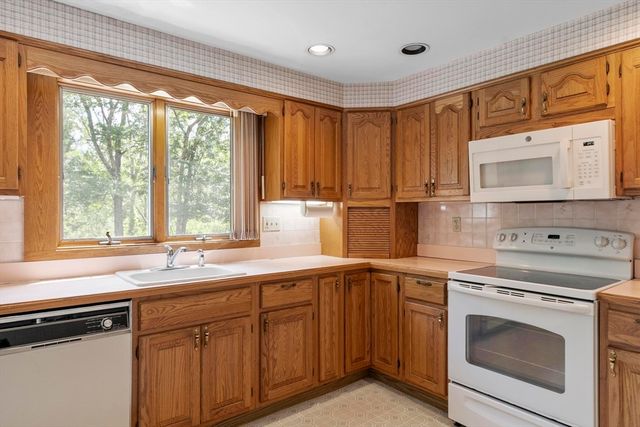 414 Grove St, Reading, MA 01867
