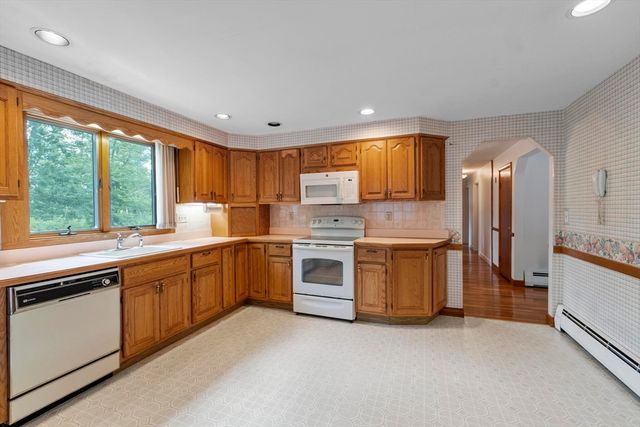 414 Grove St, Reading, MA 01867