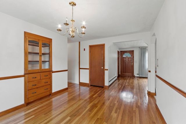 414 Grove St, Reading, MA 01867