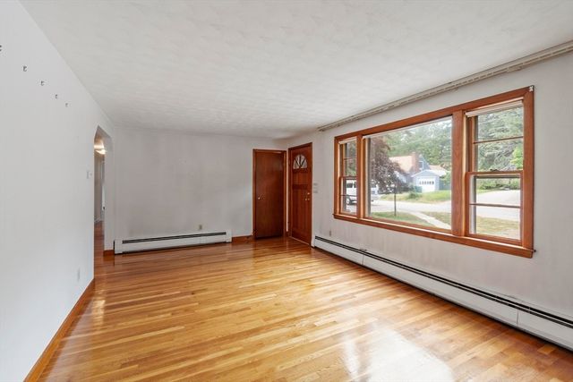 414 Grove St, Reading, MA 01867
