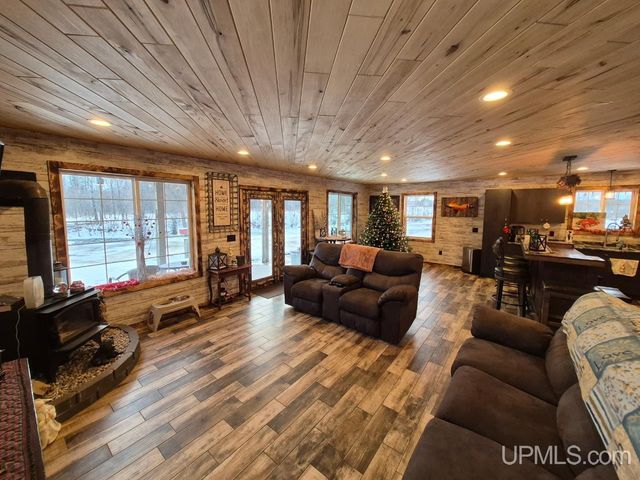 W2323 M69 Highway, Foster City, MI 49834