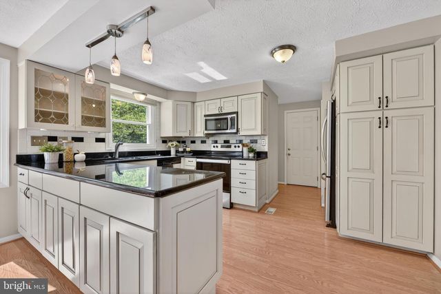 1108 RIVA RIDGE DR, Great Falls, VA 22066