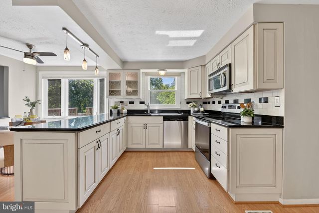 1108 RIVA RIDGE DR, Great Falls, VA 22066