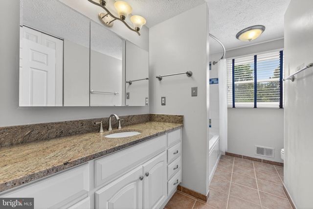 1108 RIVA RIDGE DR, Great Falls, VA 22066