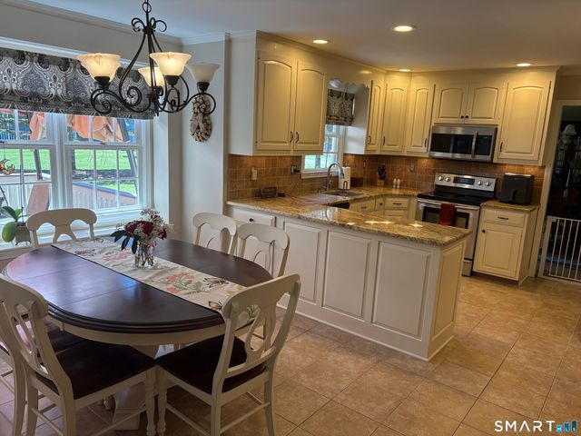 9 Osprey Drive, Seymour, CT 06483